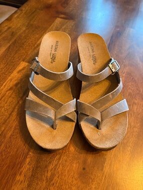 Marina Luna Taupe Strappy Toe-Loop Sandals with Buckle *LIKE NEW*